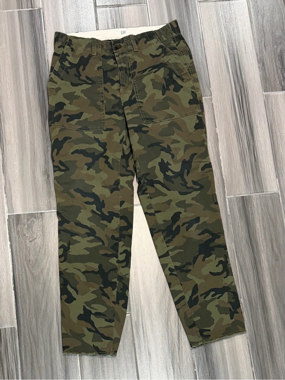GAP Camouflage Straight Leg Pants in Camo Olive & Dark Green